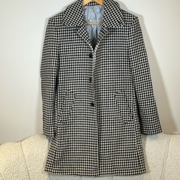 Wool/Cashmere houndstooth coat. - Picture 2 of 6